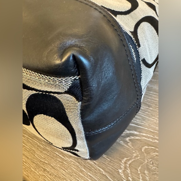 Coach 🚨CLEAN OUT monogram soft black leather trim shoulder/crossbody bag. EUC - Picture 13 of 16